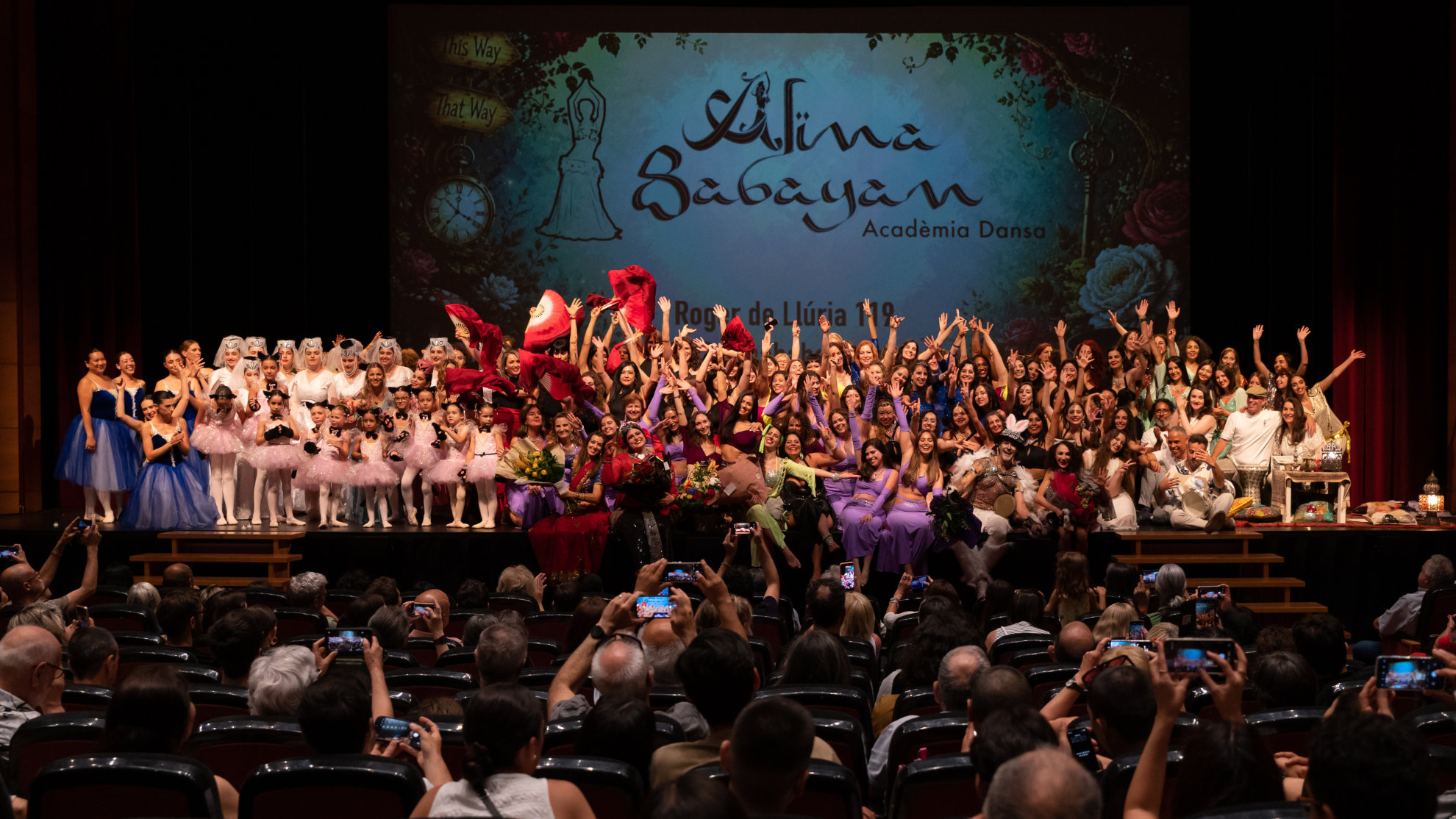 Saludo final de Una Bailarina en el País de las Maravillas en L'Auditori de Cornellà